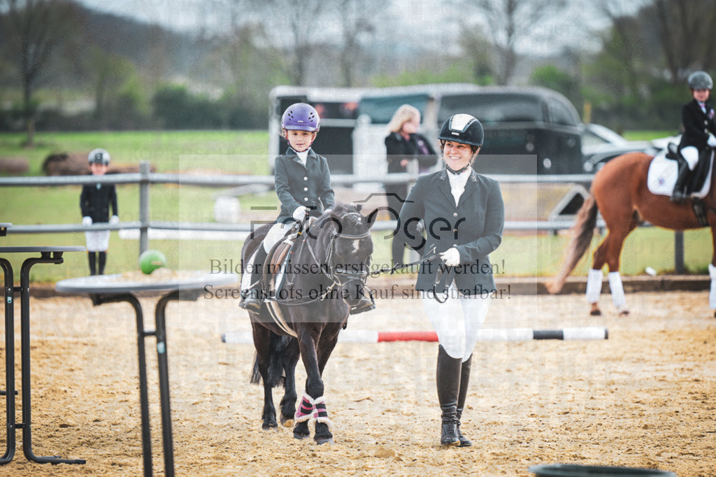 DOS_8556 | Entdecke hochwertige Reitturnierfotos von Foto Oger. Professionell, emotional und authentisch – jetzt Lieblingsmomente im Shop bestellen.Deutschlandweite Turnierfotografie. - Realisiert mit Pictrs.com