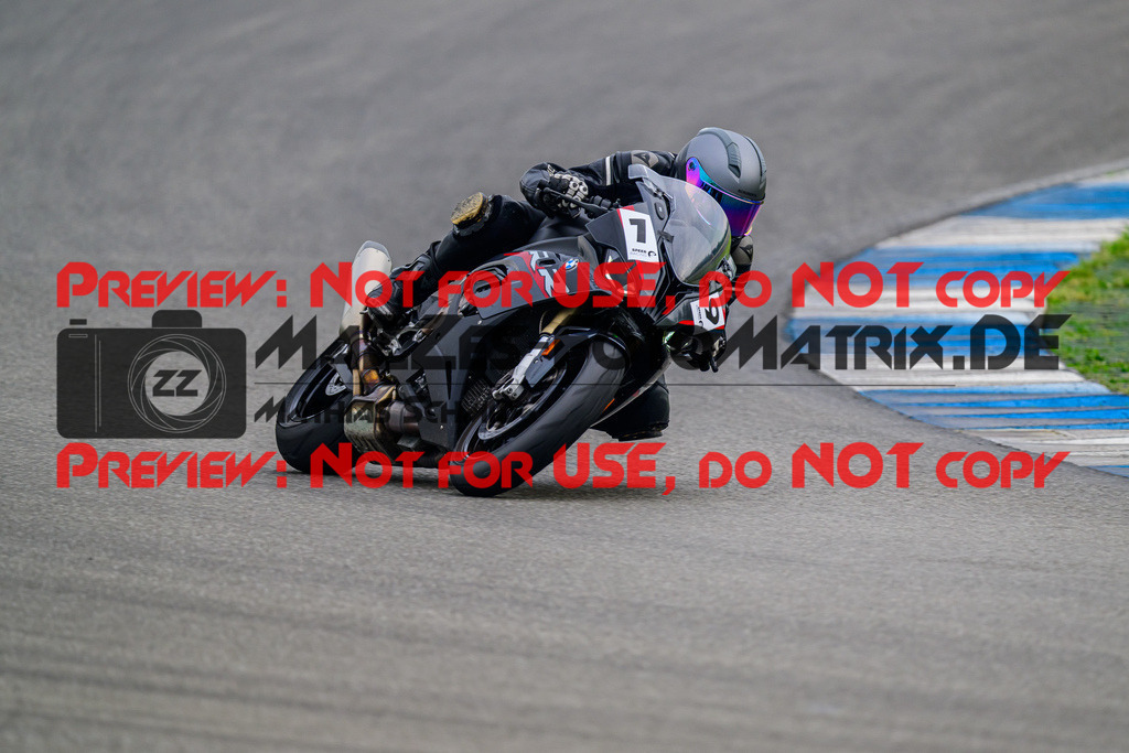 MaZZes_FotoMatrix_240521_6007705_1364 | ROT