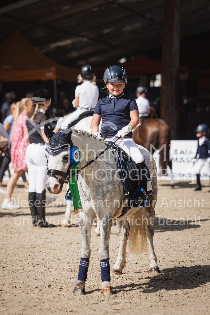 230910_OWLCh_Führzügel-190 | Deine schönsten Turniermomente als professionelle Fotos! Entdecke hochwertige Pferdesport-Fotografie im Online-Shop. Jetzt Fotos finden & bestellen!