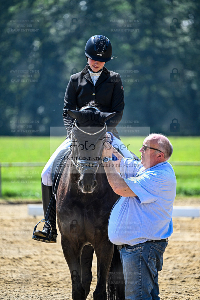 Reitturnier Hasbergen | Entdecke hochwertige Reitturnierfotos von Foto Oger. Professionell, emotional und authentisch – jetzt Lieblingsmomente im Shop bestellen. - Realisiert mit Pictrs.com