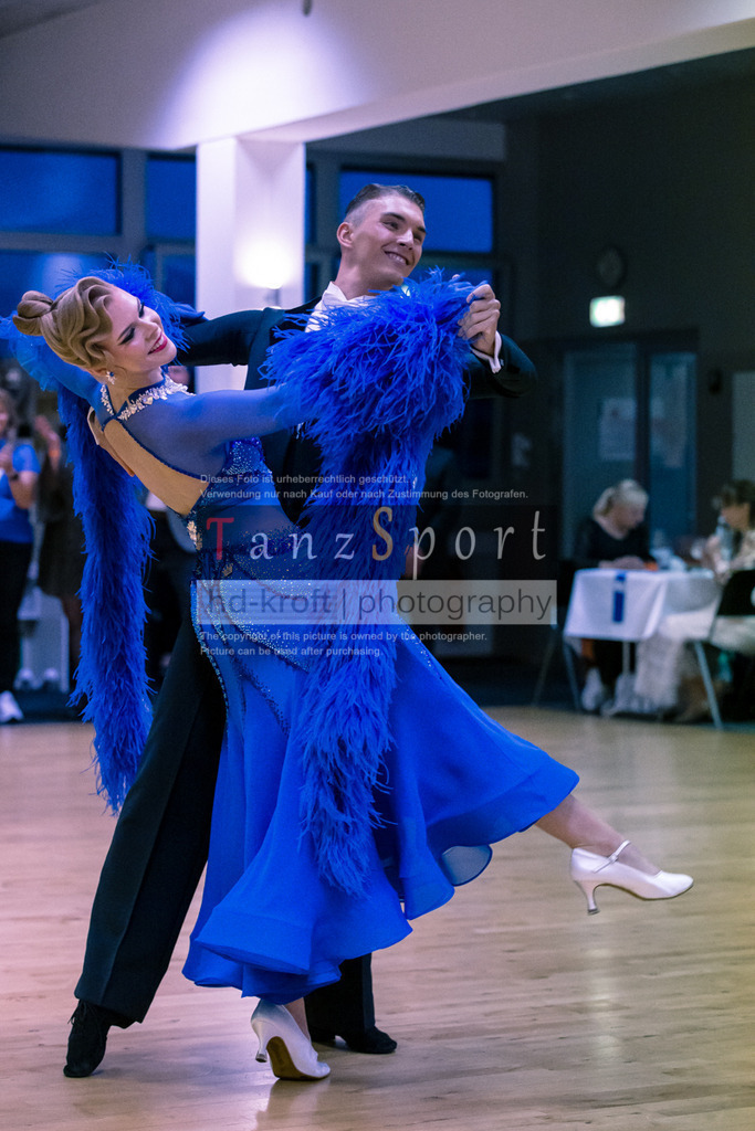 20250906_LM_By_HGR-S-Std_7233 | Tanzsportbilder, Standardtanz, Lateintanz, WDSF, DTV, LTVB, dancecomp, goc, hessen tanzt, blaues band der spree, walzer, tango, wiener walzer, slowfox, quickstepp, samba, rumba, cha-cha-cha, paso doble. jive, hd-kroft photography, turniertanzsport