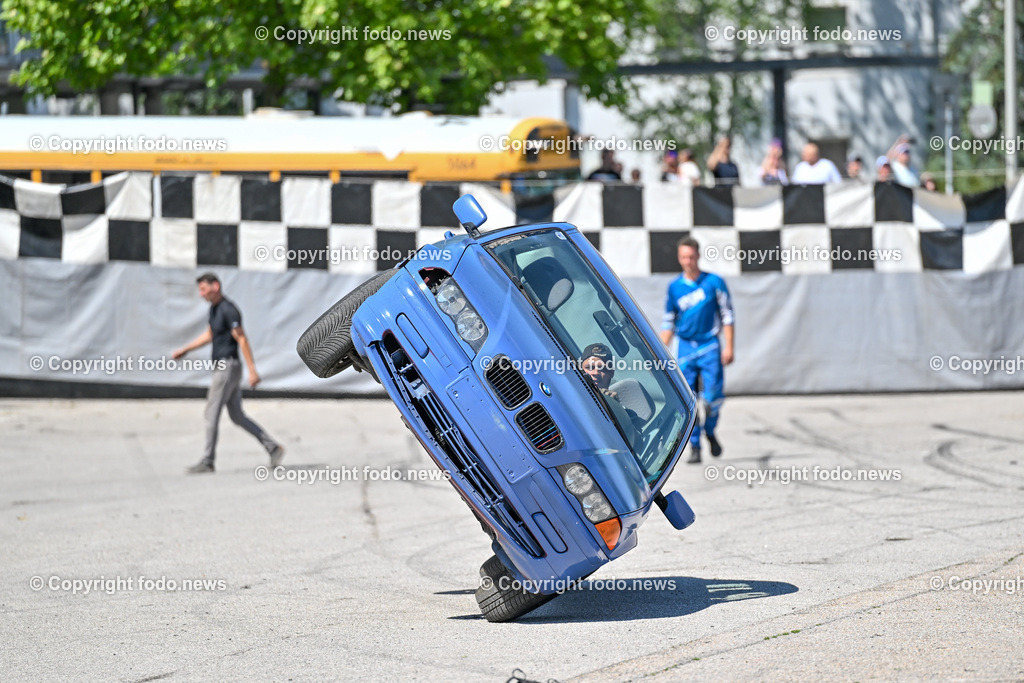 Linz_ Autostunt_ Monstertruck_ Show_ 20.05.2024-7 | 20.05.2024, Linz, AUT, Stuntshow, im Bild Linz, Autostunt, Monstertruck, Show, Schrottauto, Stuntman, Motor, Artistik, Ueberschlag, Feuershow, Zuschauer