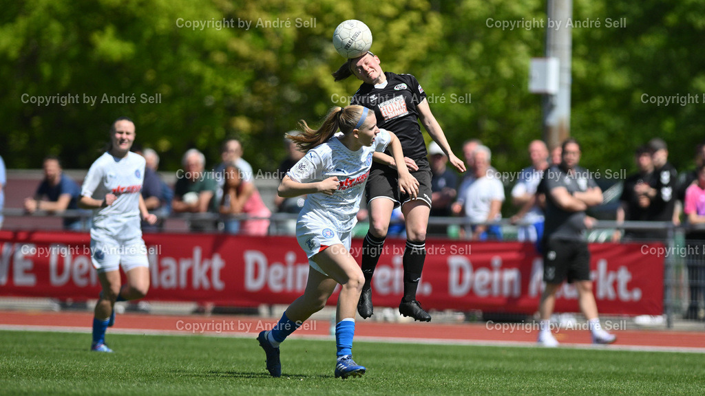 SV Henstedt-Ulzburg vs Holstein Kiel | Vera Homp (SVHU #20) / Lea Schröder (Holstein #13) / Fußball-Regionalliga Nord Frauen 2024/2025 / 21. Spieltag, SV Henstedt-Ulzburg vs Holstein Kiel / Beckersberg A-Platz / Henstedt-Ulzburg / 11.05.25 - Realisiert mit Pictrs.com