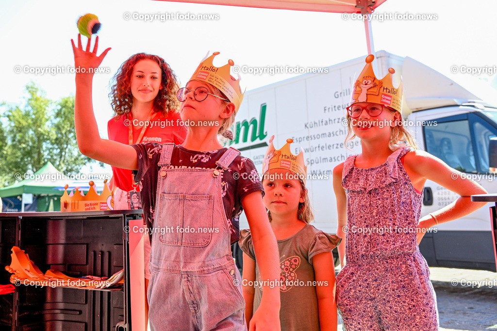 Linzer Kronefest 2023_ 19.08.2023-1 | 19.08.2023, Linzer Kronefest 2023, AUT, im Bild Linzer Kronefest 2023, Kids Area

Linda und Emma (beide 8, Zwillinge) und Anja (4) aus Tragwein