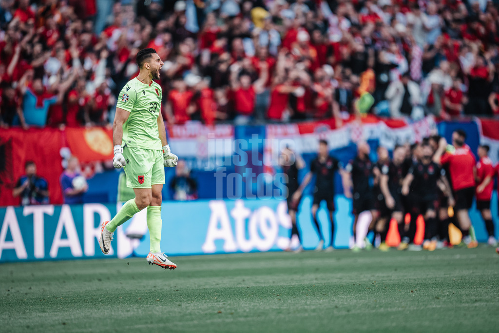 Fußball | Herren | UEFA-Fußball-Europameisterschaft 2024 | Gruppe B | Kroatien vs. Albanien | 19.06.2024 | Thomas Strakosha (#23, Albanien) jubelt nach dem Ausgleichstreffer