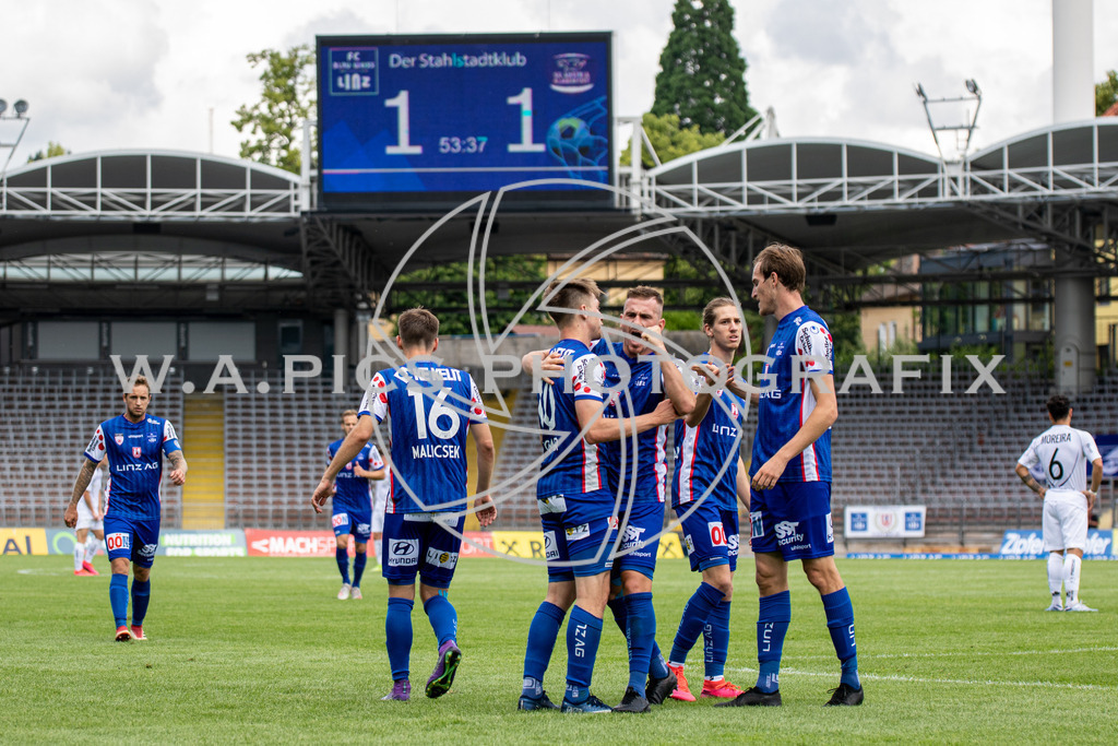  Blau Weiss Linz vs Austria Klagenfurt | LINZ, AUSTRIA,HPYBET 2. Liga, Runde 21 Blau Weiss Linz vs Austria Klagenfurt, Image shows Torjubel (BW Linz).
Photo: SMP/Andreas Willdoner