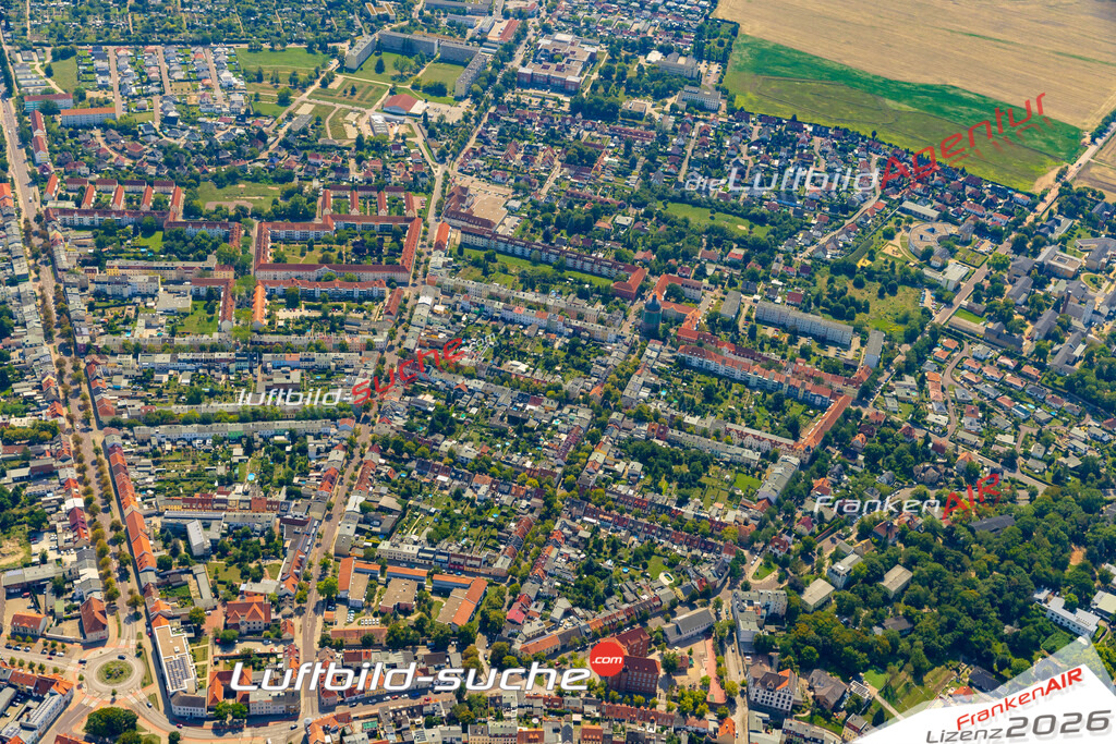 Stadt Bernburg von Oben- Die Luftaufnahme wurde 2025 vom UL-Flugzeug heraus erstellt ( keine Drohnenaufnahme ) - Hochauflösende Luftaufnahme - für Wandbilder und großformatige Ausdrucke geeignet. Das besondere Geschenk!Hier alle&nbsp;Infos zur Lizenzierung der LuftaufnahmeWir fliegen auch dieses Jahr wieder in Ihre Region um Luftbilder zu erstellen.- Luftbild anfragen