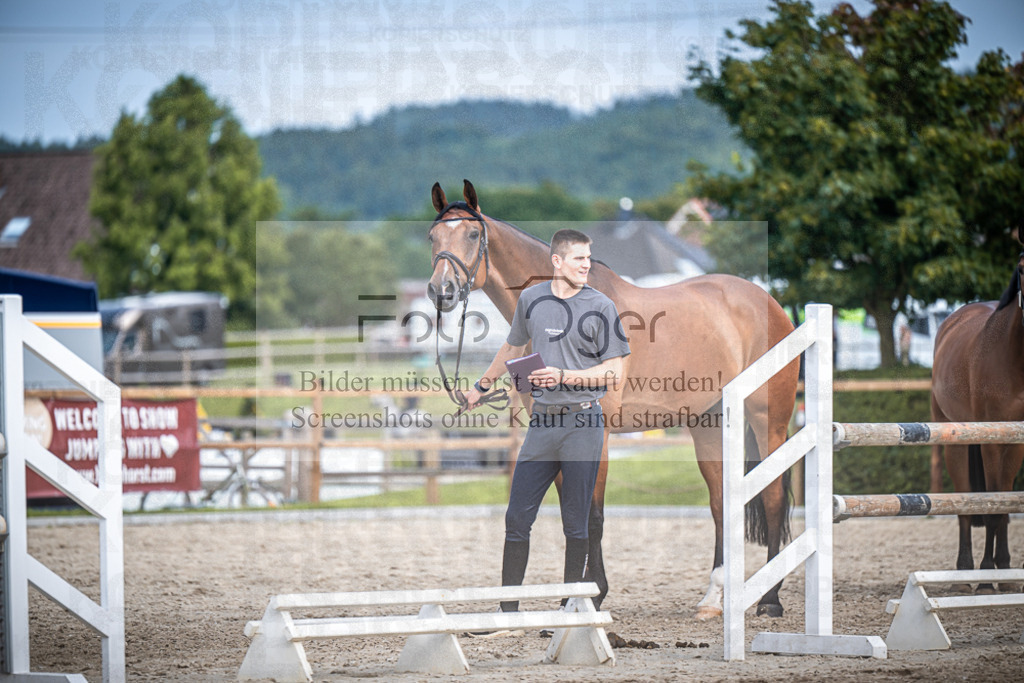 DOS_1595 | Entdecke hochwertige Reitturnierfotos von Foto Oger. Professionell, emotional und authentisch – jetzt Lieblingsmomente im Shop bestellen.Deutschlandweite Turnierfotografie. - Realisiert mit Pictrs.com