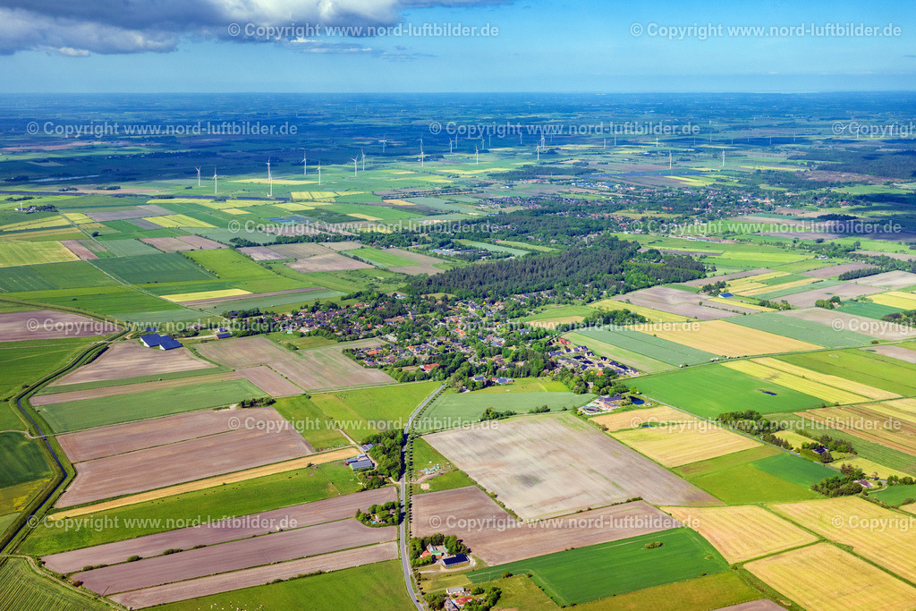 Grellsbüll_ELS_0208300523 | HUMPTRUP 30.05.2023 Ortsansicht der Straßen und Häuser der Wohngebiete in Grellsbüll im Bundesland Schleswig-Holstein, Deutschland. // View of the streets and houses of the residential areas in Grellsbuell in the state Schleswig-Holstein, Germany. Foto: Martin Elsen