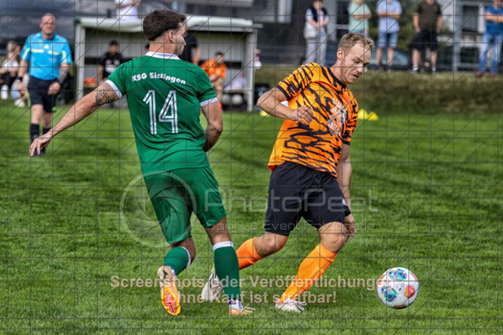 20250824_151527_0388-Bearbeitet | #,KSG Eislingen (grün) vs. SGM Jebenhausen-Bezgenriet (orange), Fussball, Kreisliga A3 - Bezirk Neckar/Fils, 01. Spieltag, Saison 2025/2026, Rasensportplatz, Albstraße 69, 73054 Eislingen, 24.08.2025 - 15:00 Uhr,Foto: PhotoPeet-Sportfotografie/Peter Harich