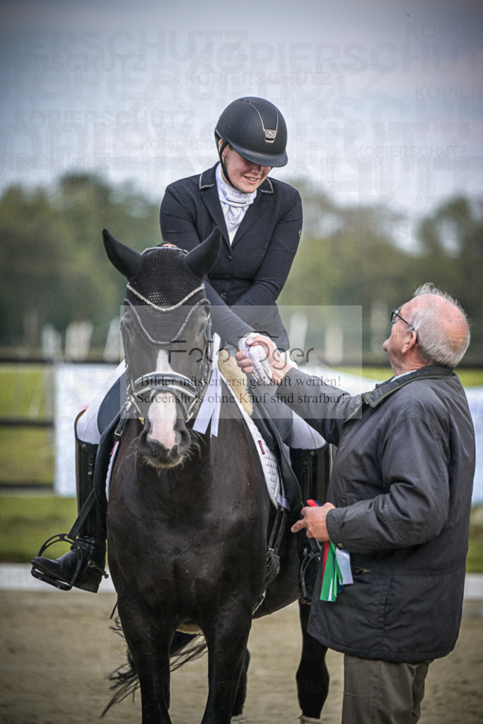 DOS_B773 | Entdecke hochwertige Reitturnierfotos von Foto Oger. Professionell, emotional und authentisch – jetzt Lieblingsmomente im Shop bestellen.Deutschlandweite Turnierfotografie. - Realisiert mit Pictrs.com