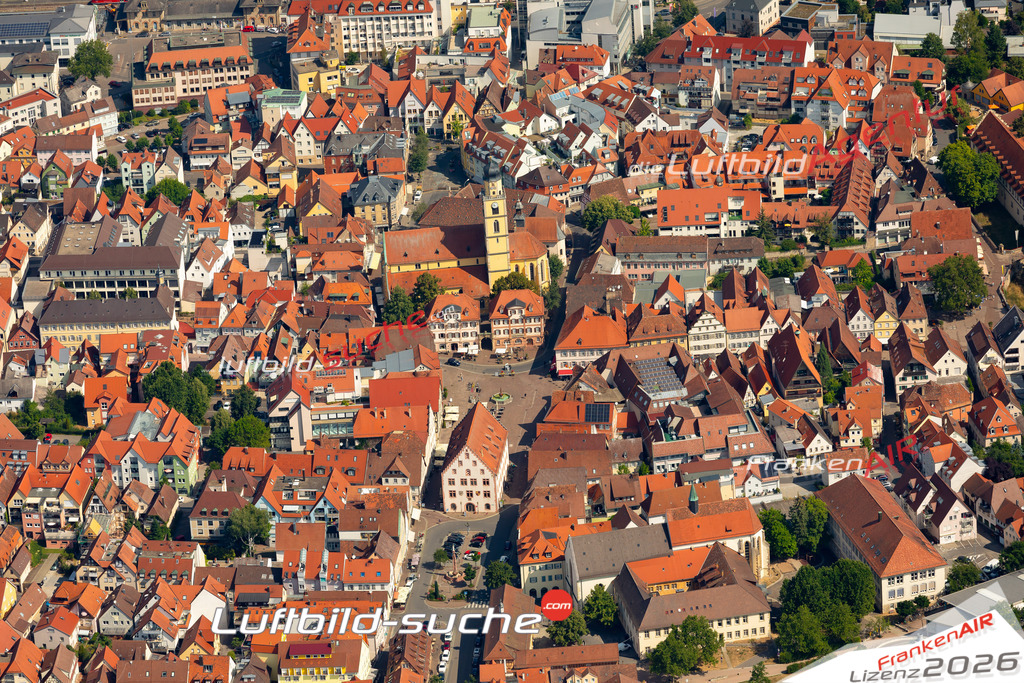 Das Luftbild zeigt : Marktplatz Bad Mergentheim - Die Luftaufnahme wurde 2023 vom UL-Flugzeug aus erstellt ( keine Drohne ) - Hochauflösende Luftaufnahme - Für grossformatige Ausdrucke geeignet. Die Geschenkidee !Mit Lizenz und Bildrechte bestellbar