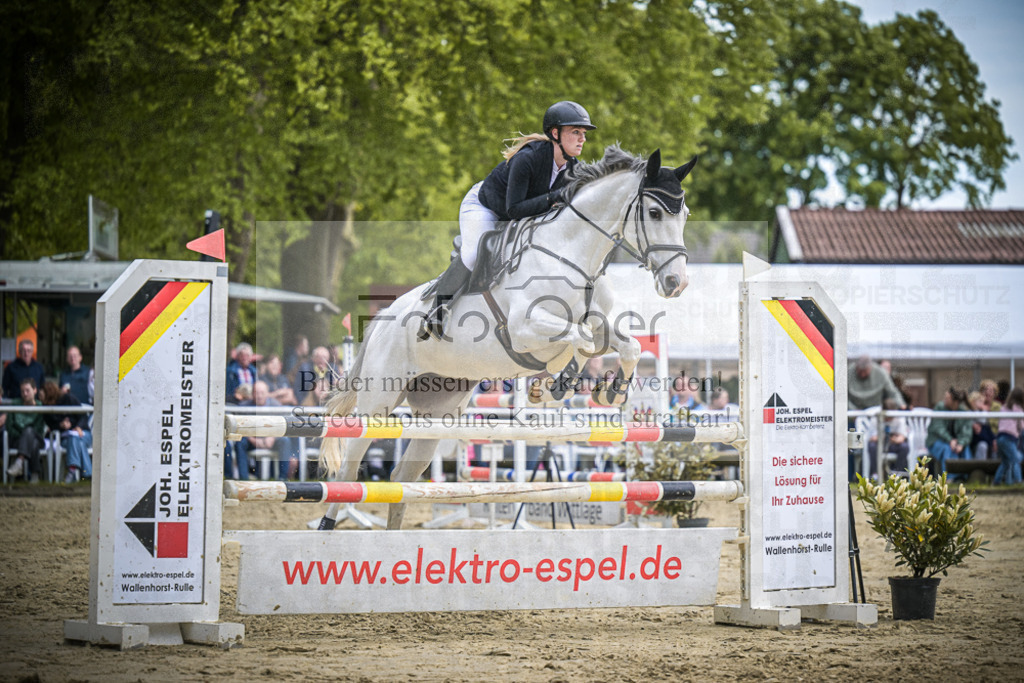 DOS_2218 | Entdecke hochwertige Reitturnierfotos von Foto Oger. Professionell, emotional und authentisch – jetzt Lieblingsmomente im Shop bestellen.Deutschlandweite Turnierfotografie. - Realisiert mit Pictrs.com