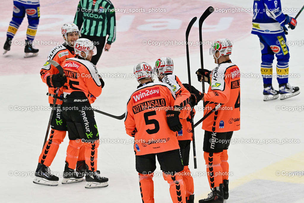 EC IDM WÄRMEPUMPEN VSV vs. MOSER MEDICAL GRAZ99ERS | Jubel Graz 99ers, #5 Kasper Kotkansalo Graz 99ers, #4 Korbinian Holzer Graz 99ers, #55 Nick Swaney Graz 99ers, #52 Paul Huber Graz 99ers, EC IDM WÄRMEPUMPEN VSV vs. MOSER MEDICAL GRAZ99ERS, EC IDM WÄRMEPUMPEN VSV vs. MOSER MEDICAL GRAZ99ERS am 17.03.2026 in Villach (Stadthalle Villach), Austria, (Photo by Bernd Stefan)