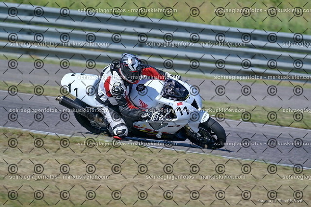 26BT02-0005 | markuskiefer.com - Realisiert mit Pictrs.com
