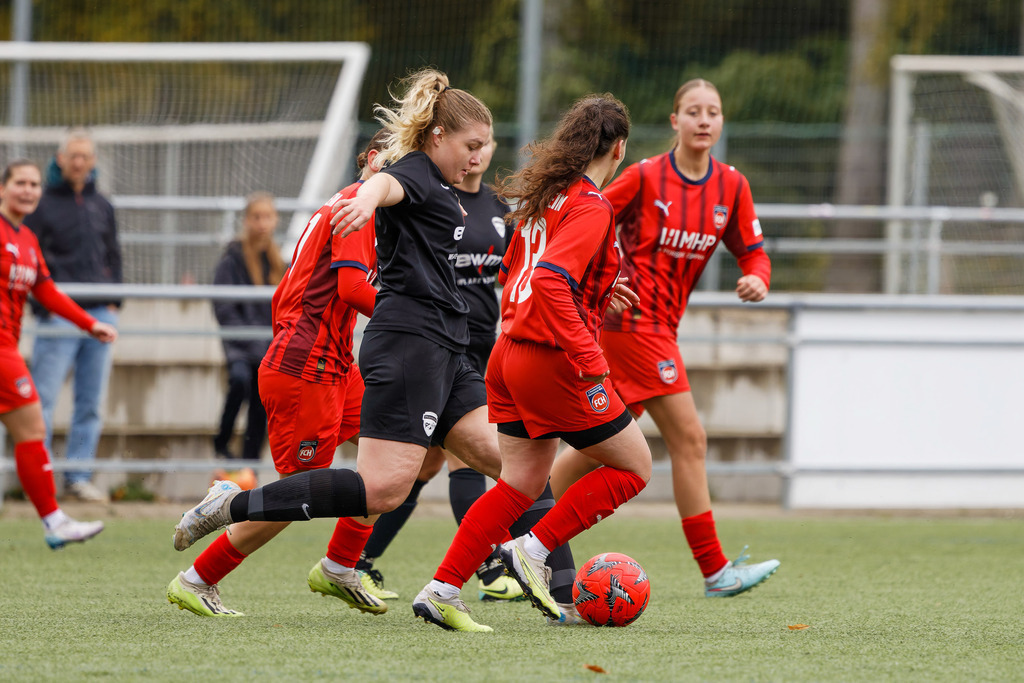FCHHOH_251005_8309 | 1.FC Heidenheim 1846 II vs. SGM Hohenmemmingen/Sontheim, Fußball, Frauen, Bezirksliga, 2025/2026, 4. Spieltag, 05.10.2025 in Heidenheim, Kunstrasen b. Voith-Arena West(Foto: Michael Bulling) - Realisiert mit Pictrs.com