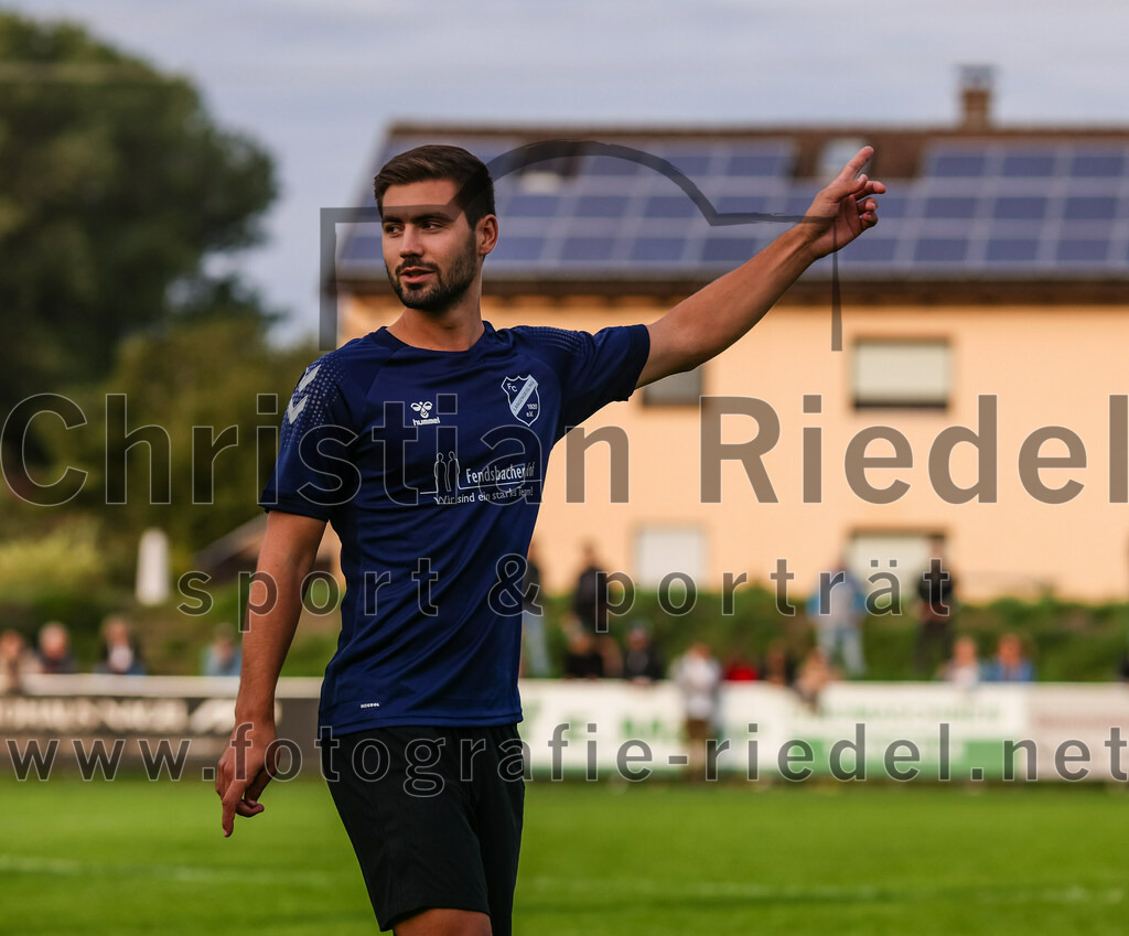 2023-08-08_140_FC_Moosinning_gegen_FC_Langengeisling | Moosinning, Deutschland, 08.08.2023:
Fußball, Bezirksliga Oberbayern Ost 2023 / 2024, 3. Spieltag, FC Moosinning gegen FC Langengeisling, Endergebnis: 0:4

Kilian Stenzel (FC Langengeisling, #32)

Foto: Christian Riedel / fotografie-riedel.net