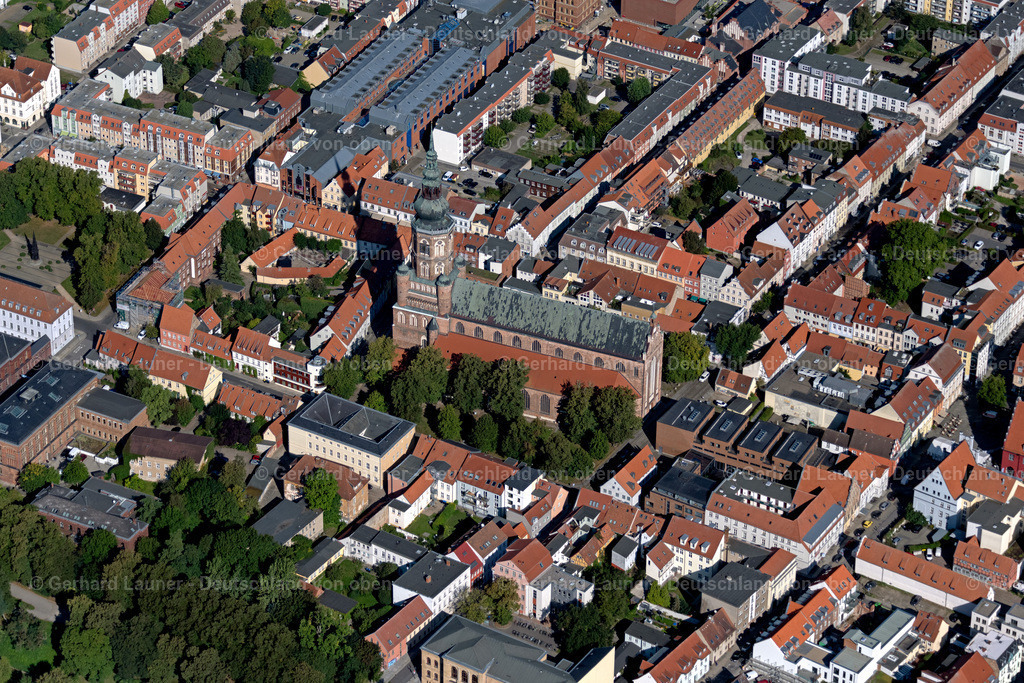 4061166 | GREIFSWALD 08.09.2021 Kirchengebäude des Domes St. Nikolai an der Domstraße in Greifswald im Bundesland Mecklenburg-Vorpommern, Deutschland. Weiterführende Informationen bei: Evangelische Kirchengemeinde St. Nikolai, Greifswald. // Church building of the cathedral of St. Nikolai on Domstrasse in Greifswald in the state Mecklenburg - Western Pomerania, Germany. Further information at: Evangelische Kirchengemeinde St. Nikolai, Greifswald. Foto: Gerhard Launer