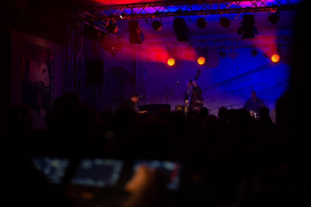 Tango meets Cuba | Tango meets Cuba mit den Klazz Brothers & Cuba Percussion im Forte Belvedere Leisnig zum Festival Hallo Leisnig 2022. - Realisiert mit Pictrs.com