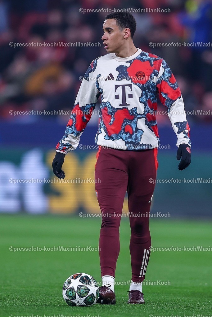 UCL11032502170 | 11.03.2025, Fußball, UEFA Champions League, Bayer 04 Leverkusen - FC Bayern München, Achtelfinale Rückspiel, BayArena, Saison 2024 2025: Jamal Musiala (FC Bayern #42)DFB regulations prohibit any use of photographs as image sequences and or quasi-video.