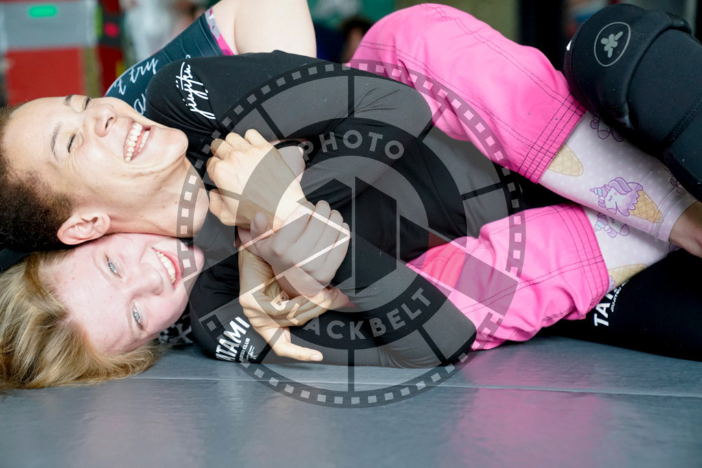 20240413PBB5484 | Fighters compete during the Grapplethon 24hours of rolling for a reason in Hamburg, Germany, on April 13, 2024.