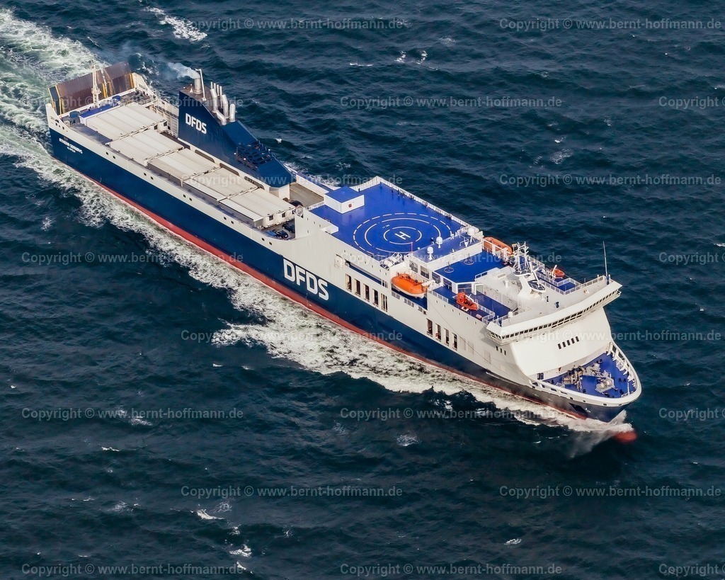 PLB_5204mct_DFDS_Athena-S_max100x80z | LUFTBILD. Frachtfähre ATHENA SEAWAYS der Reederei " DFDS " im Seegebiet östlicher Stollergrund mit Fahrtrichtung Kiel. - Realisiert mit Pictrs.com