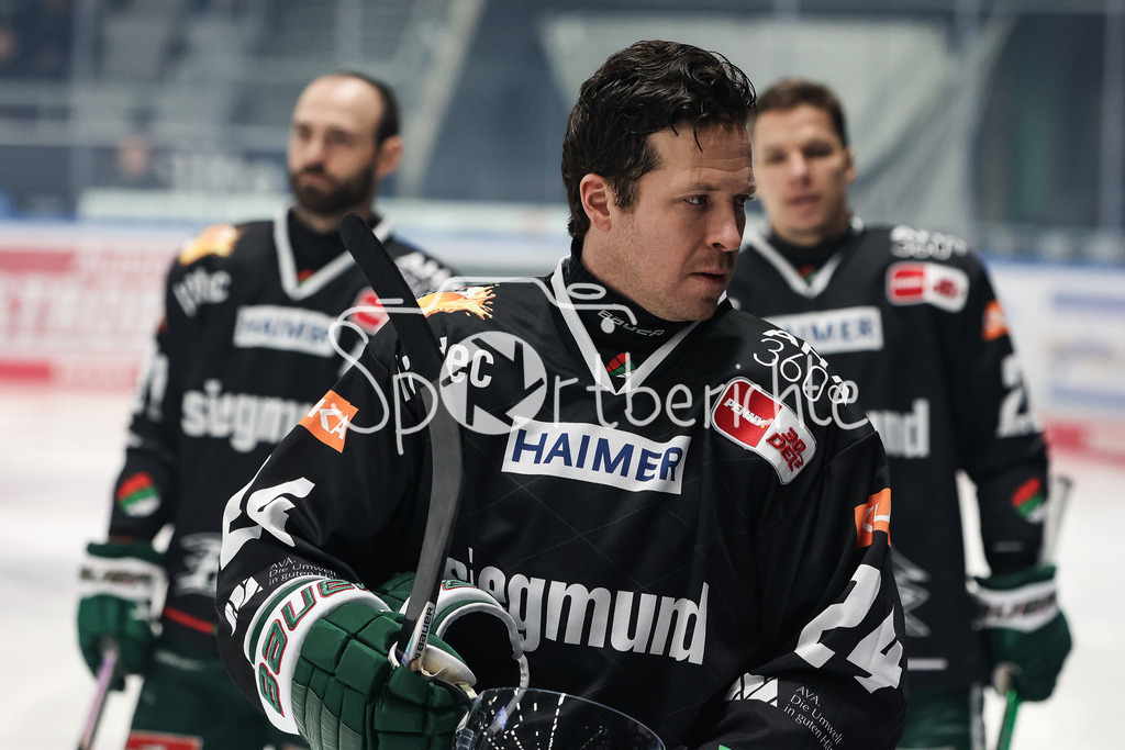 Augsburger Panther - ERC Ingolstadt | Thomas Jordan TREVELYAN (AEV #24) in Aktion vor der Partie