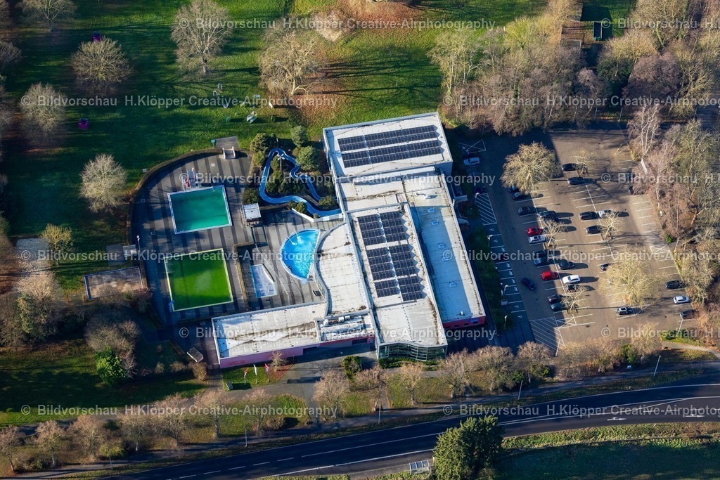 Luftbild Mönchengladbach-8464 | Luftbildfotografie Therme und Schwimmbecken am Freibad der Freizeiteinrichtung " Schlossbad Niederrhein " an der Straße Auf dem Damm in Wickrath-Mitte - Realisiert mit Pictrs.com