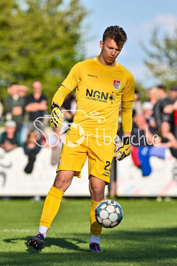 TSV Aubstadt - FC Bayern Amateure | am BAll Vladyslav VERTIEI (TSV Aubstadt 28) / Einzelfoto / Freisteller / Regionalliga Bayern: TSV Aubstadt - FC Bayern Muenchen II, NGN-Arena am 23.04.2025