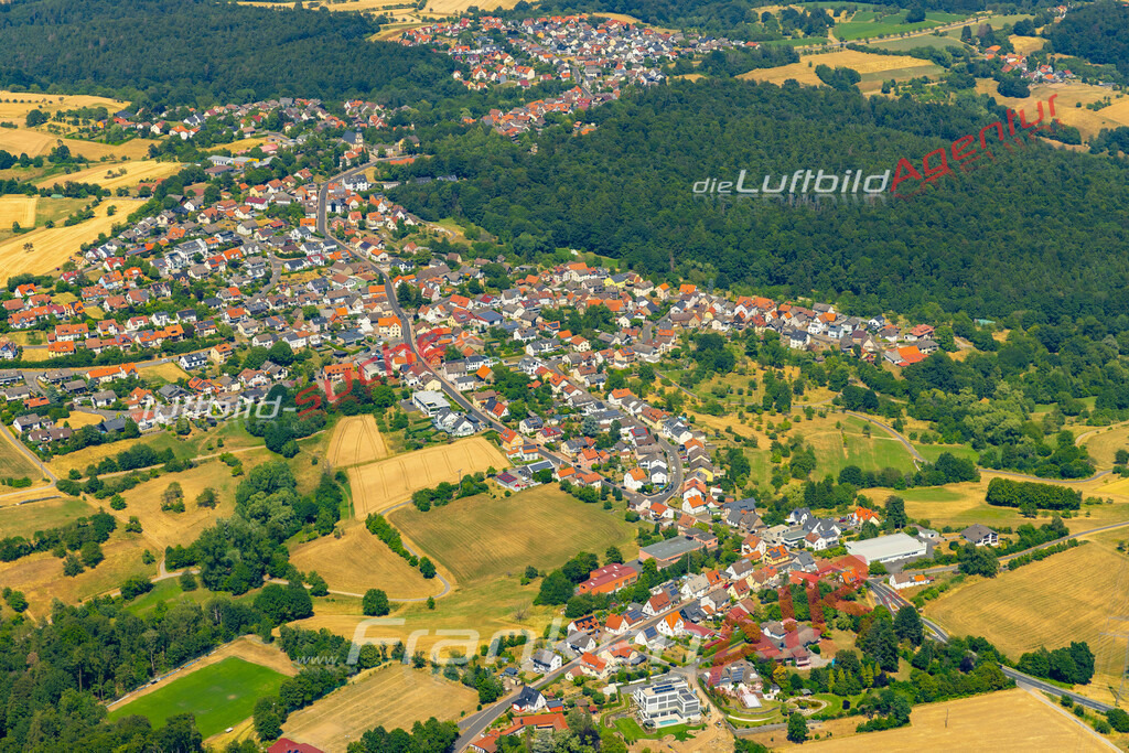 johannesberg-schoene-ansicht-1067-2023 | Das Luftbild zeigt :  Johannesberg - Die Luftaufnahme wurde 2023 vom UL-Flugzeug aus erstellt ( keine Drohne ) - 
Hochauflösende Luftaufnahme - Für grossformatige Ausdrucke geeignet. Die Geschenkidee !
Mit Lizenz und Bildrechte bestellbar