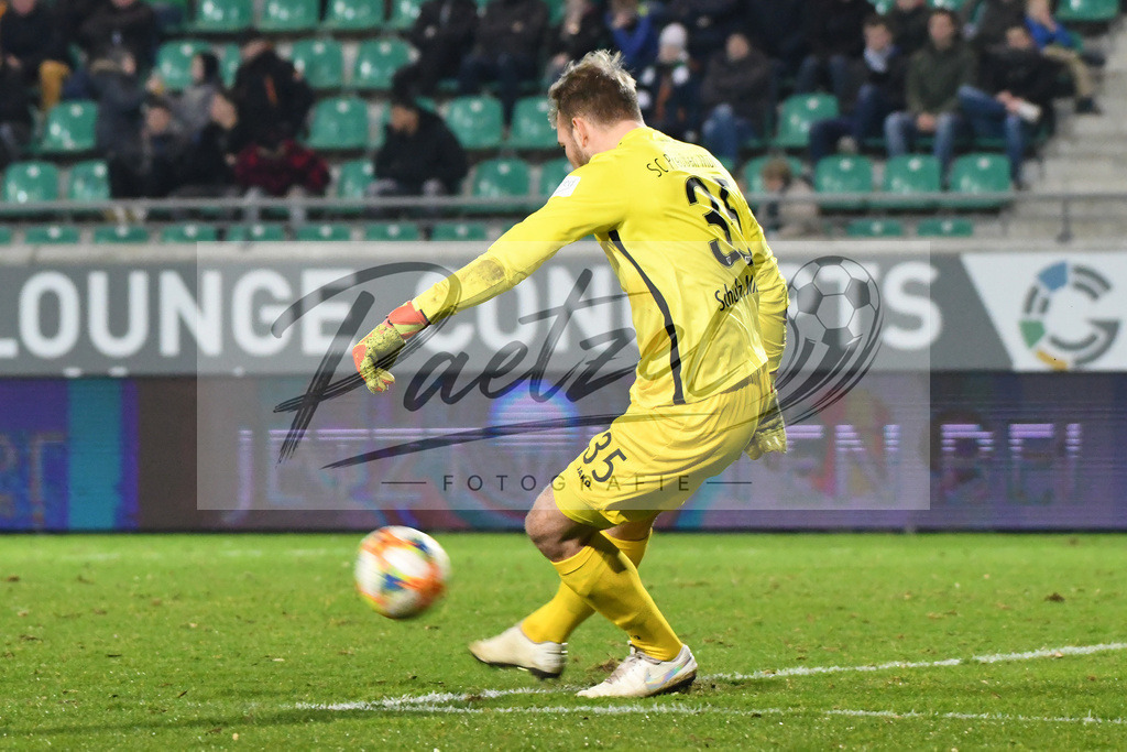20200214_SCPFWK_0090 | Fussball, Herren: Torhueter Max Schulze Niehues (SC Preussen Muenster) in Aktion, am Ball, Einzelaktion waehrend des Spiels der 3. Liga zwischen SC Preussen Muenster und FC Wuerzburger Kickers im Preussenstadion am 14.02.2020 in Muenster, Deutschland.DFB / DFL REGULATIONS PROHIBIT ANY USE OF PHOTOGRAPHS AS IMAGE SEQUENCES AND/OR QUASI-VIDEO. - Realisiert mit Pictrs.com