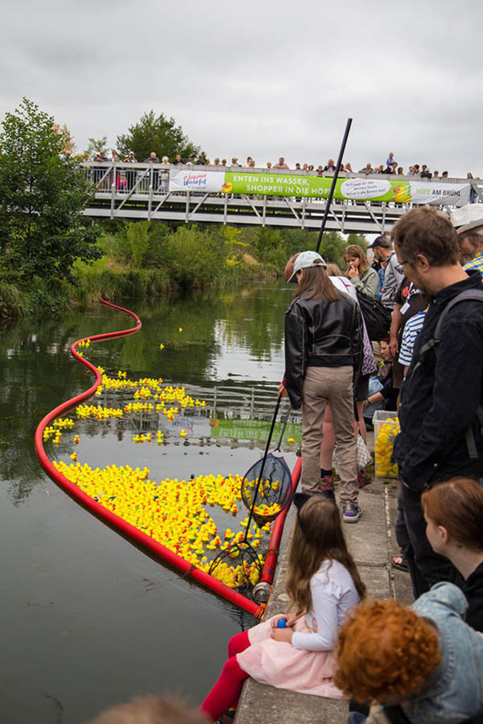 Lindenauer Hafen - Leipziger Wasserfest | Entdecke über 20 Kategorien Leipzig-Motive: Foto-Downloads, hochwertige Poster, Leinwand- & Fine-Art-Prints. Jetzt Lieblingsfoto im Bildlexikon Leipzig Shop bestellen!
