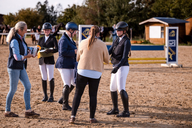 2026_10_03_Siefer-Hof_161755_Z81_94063472 | Professionelle Reitsport-, Turnier- und Eventfotografie von Robert Broda. Galerien mit ausgewählten und bearbeiteten Bildern direkt online ansehen und bestellen.