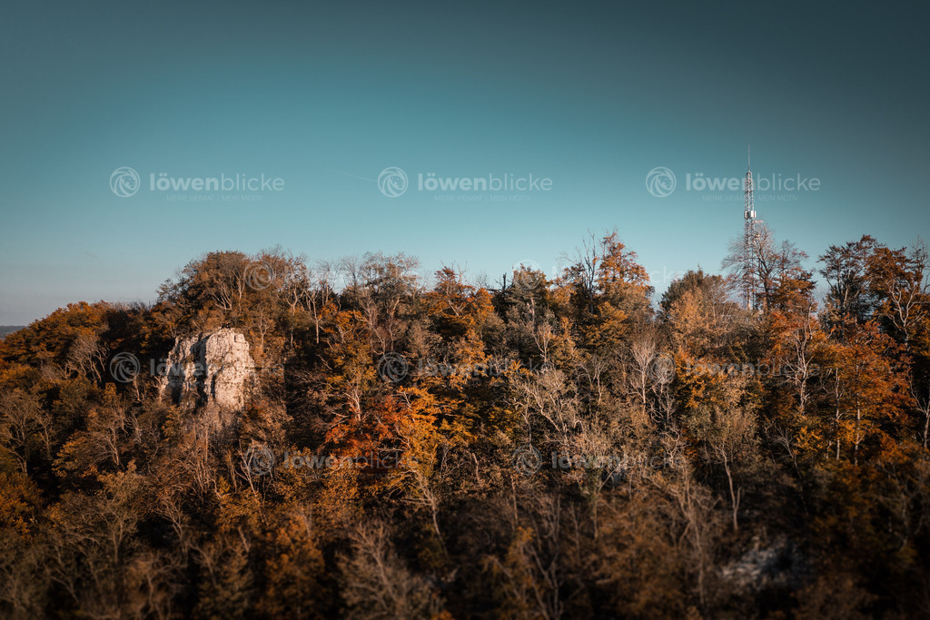 Messelstein mit Funkturm im Herbst | löwenblicke | shop