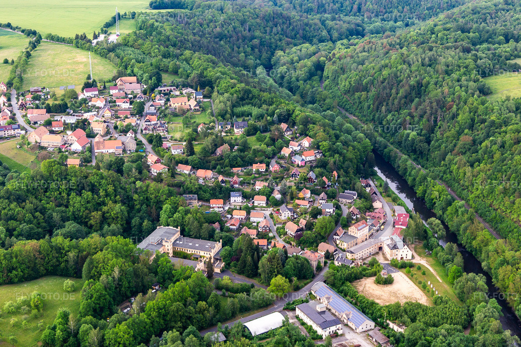 Luftbild: Ortschaft über der Lausitzer Neiße im Ortsteil Rosenthal in Zittau im Bundesland Sachsen in Deutschland. Foto: IMG_141701.jpg vom 23.05.2024 durch Werner Riehm/FLY-FOTO.de