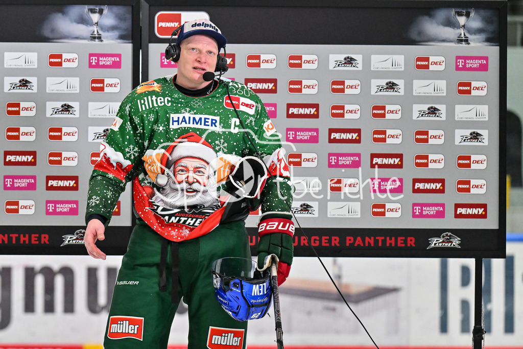 Augsburger Panther - Nürnberg Ice Tigers | Beim Interview von MagentaSport - Denis REUL (Augsburger Panther #29) / Freisteller / Einzelfoto / DEL: Augsburger Panther - Nuernberg Ice Tigers, Curt Frenzel Stadion am 06.12.2024
