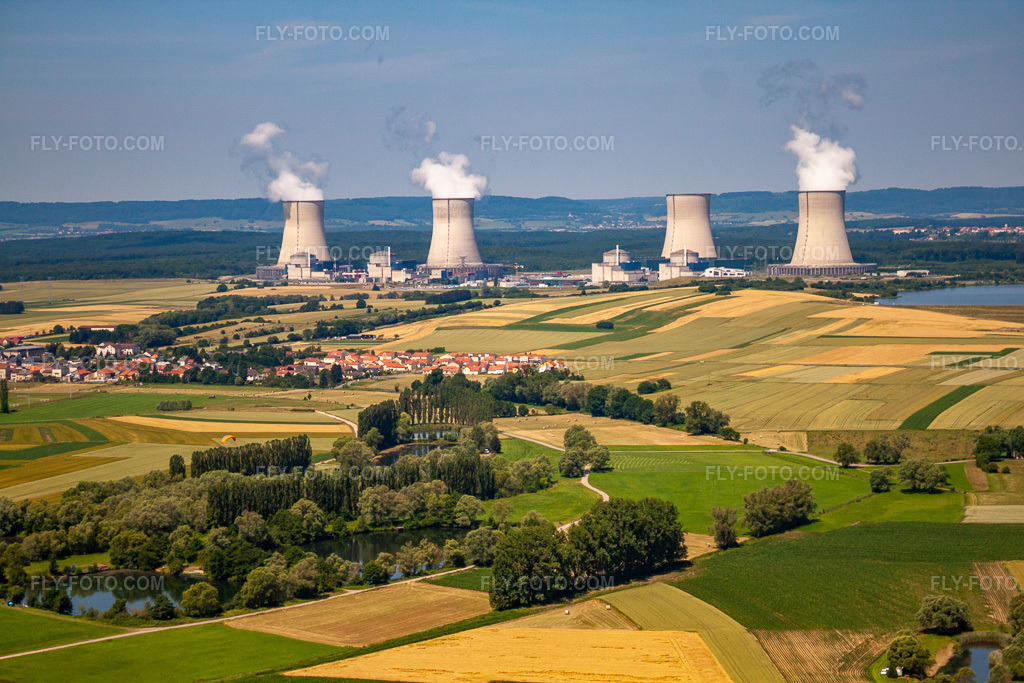 Aerial view: Reactor blocks, cooling tower structures and facilities of the EDF nuclear power plant - Nuclear power plant in Cattenom in the state Moselle, France.Photo: IMG_29672.jpg taken on 06/27/2010 by Werner Riehm/FLY-FOTO.comResolution of the original: 4752 x 3168 px