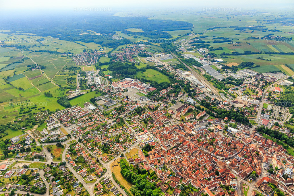 Aerial view: City overview from the west in Wissembourg in the state Bas-Rhin, France. – Photo: IMG_100693.jpg taken on 06/05/2017 by Werner Riehm/FLY-FOTO.com – Resolution of the original: 5472 x 3648 px