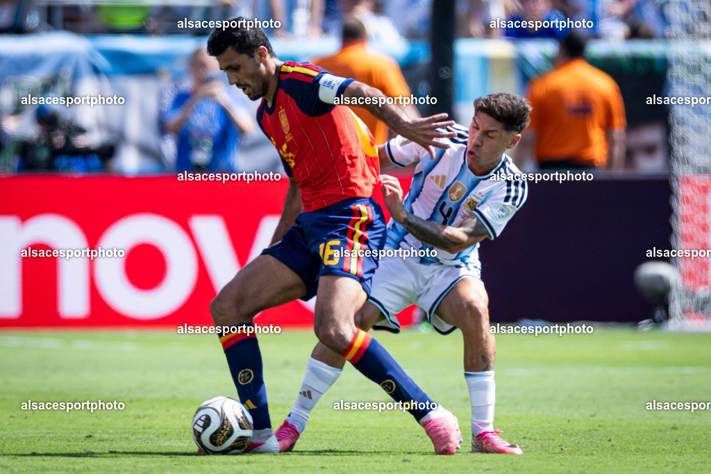 FOOTBALL : Argentine vs Espagne – Finale de la Coupe du Monde FIFA 2026. New York New Jersey Stadium, East Rutherford, New Jersey, États-Unis. 19/07/2026. | Rodri #16 (Spain) et Gonzalo Montiel #4 (Argentine)