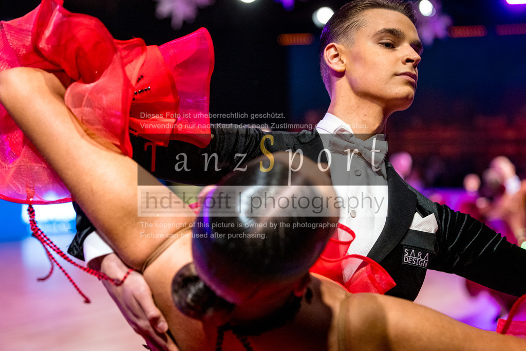 20251212_WDSF_World_Ch_Cup_RS-Std_0740-2 | Tanzsportbilder, Standardtanz, Lateintanz, WDSF, DTV, LTVB, dancecomp, goc, hessen tanzt, blaues band der spree, walzer, tango, wiener walzer, slowfox, quickstepp, samba, rumba, cha-cha-cha, paso doble. jive, hd-kroft photography, turniertanzsport