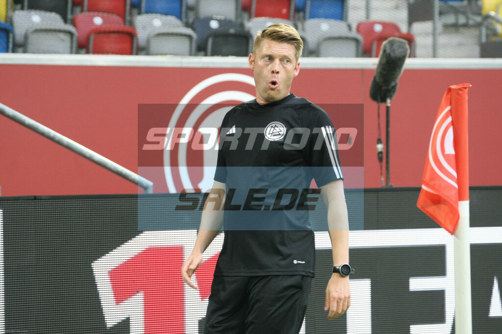Fortuna Düsseldorf - Hertha BSC | Christian Dingert - © Sportfoto-Sale (MK) - Realisiert mit Pictrs.com