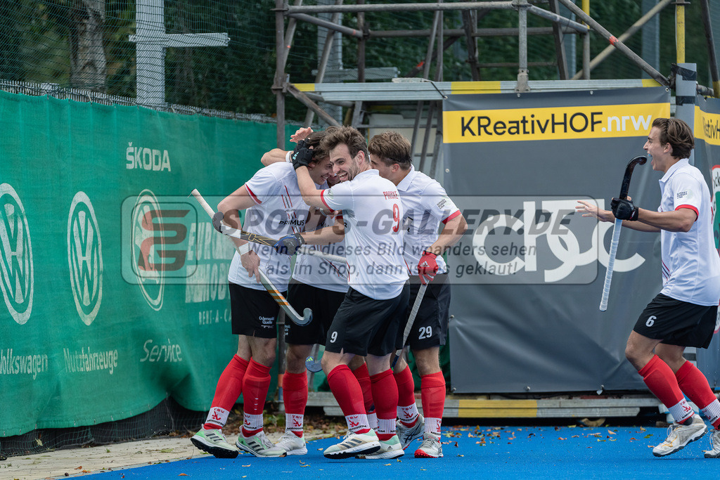HK_20230923_104451 | 1. Bundesliga Herren Crefelder HTC - TSV Mannheim am 23.9.2023 CHTC, Krefeld , Nicolas Proske ( TSV Mannheim #9 ) , Philipp Wossidlo ( TSV Mannheim #29 ) , John Becker-Flügel ( TSV Mannheim #17 )