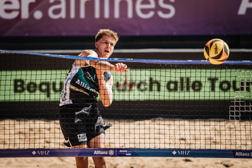 Beachvolleyball | Männer | Allianz German Beach Tour 2025 | Tourstop Düsseldorf | 08.05.2025 | Luis Kubo beim Angriff