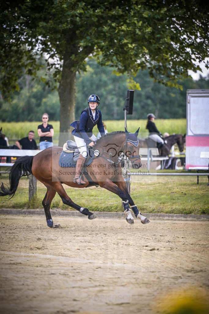 DOS_2298 | Entdecke hochwertige Reitturnierfotos von Foto Oger. Professionell, emotional und authentisch – jetzt Lieblingsmomente im Shop bestellen.Deutschlandweite Turnierfotografie. - Realisiert mit Pictrs.com