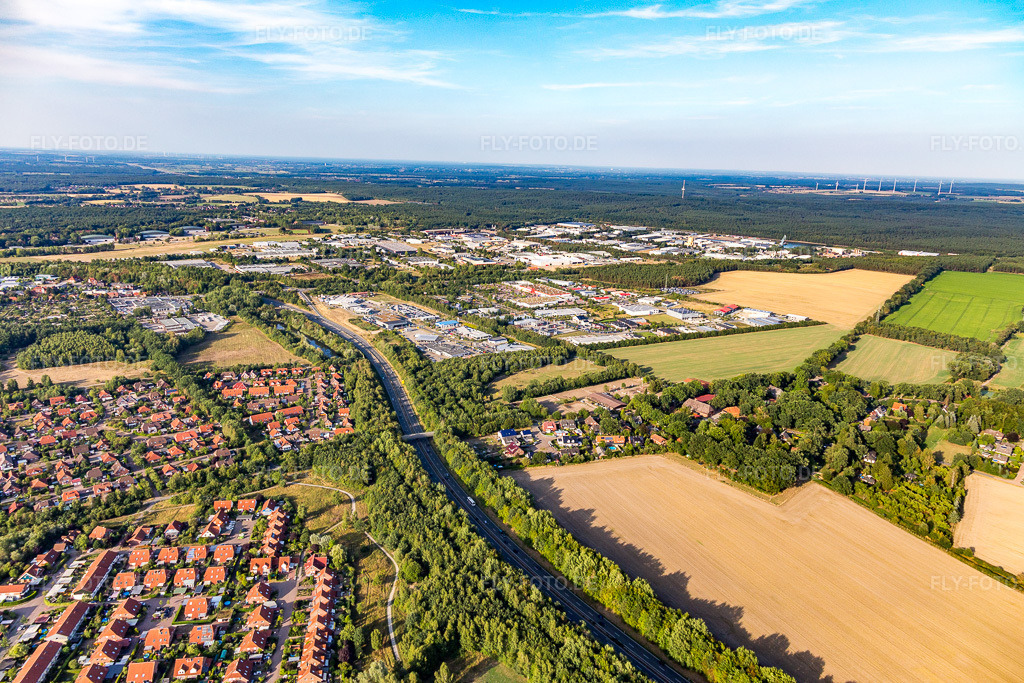 Luftbild: Ort entlang der B209 im Ortsteil Kaltenmoor in Lüneburg im Bundesland Niedersachsen in Deutschland. Foto: IMG_110019.jpg vom 16.08.2018 durch Werner Riehm/FLY-FOTO.de