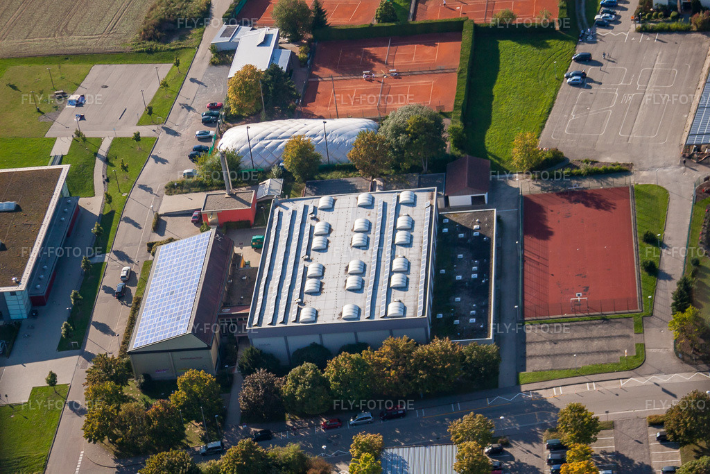 Luftbild: Ensemble der Sportplatzanlagen des TC Langensteinbach und des Gymnasium Karlsbad im Ortsteil Langensteinbach in Karlsbad im Bundesland Baden-Württemberg in Deutschland. Foto: IMG_45236.jpg vom 21.09.2011 durch Werner Riehm/FLY-FOTO.de