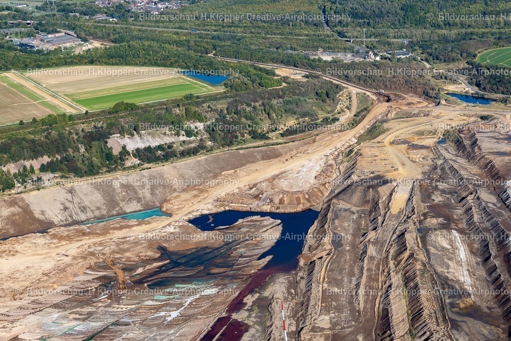 Lufbilder Bedburg-5795 | Luftbild Bedburg Bergbau- Abraumhalde " RWE Power AG " in Bedburg im Bundesland Nordrhein-Westfalen, Deutschland - Realized with Pictrs.com