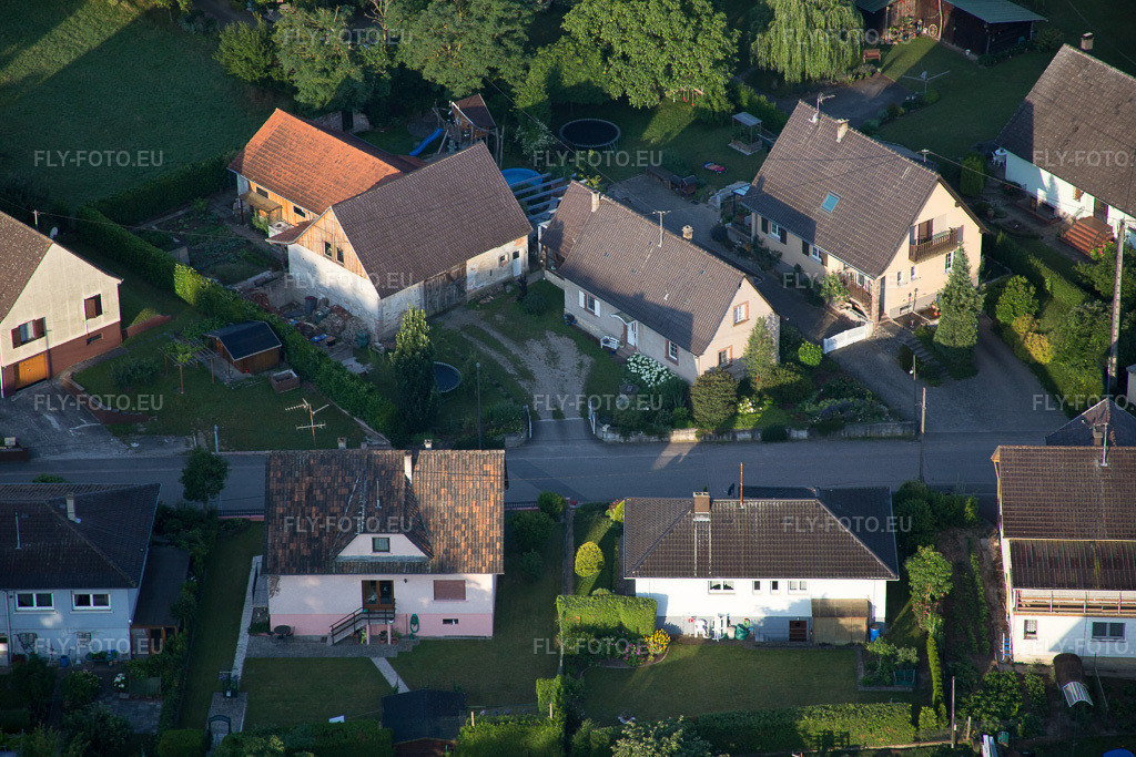 Vue aérienne: Vue de la ville à Scheibenhard dans le département Bas Rhin, France. Photo: IMG_082882.jpg prise le 26/06/2015 par Werner Riehm/FLY-FOTO.euRésolution de l'original: 5472 x 3648 px