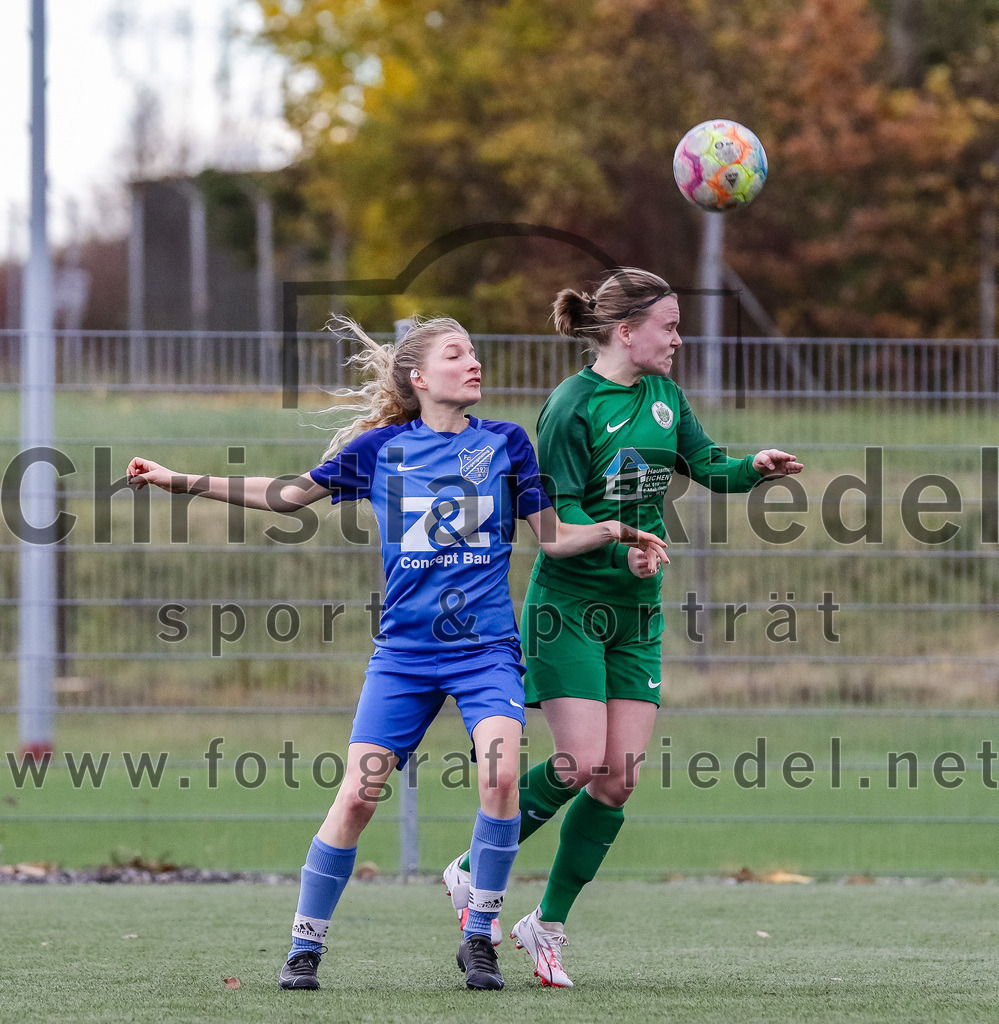2023-11-19_071_FC_Langengeisling_gegen_FC_Forstern_II | Erding, Deutschland, 19.11.2023:
Fußball, Bezirksoberliga 2023 / 2024, 12. Spieltag, FC Langengeisling gegen FC Forstern II, Endergebnis: 3:0

Lena Altmann (FC Langengeisling, #14), Katia Ludwig Lasa (FC Forstern, #16)

Foto: Christian Riedel / fotografie-riedel.net