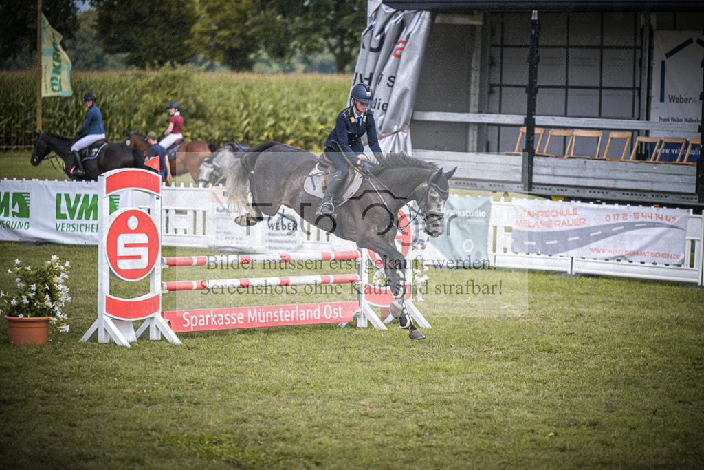 DOS_6596 | Entdecke hochwertige Reitturnierfotos von Foto Oger. Professionell, emotional und authentisch – jetzt Lieblingsmomente im Shop bestellen.Deutschlandweite Turnierfotografie. - Realisiert mit Pictrs.com
